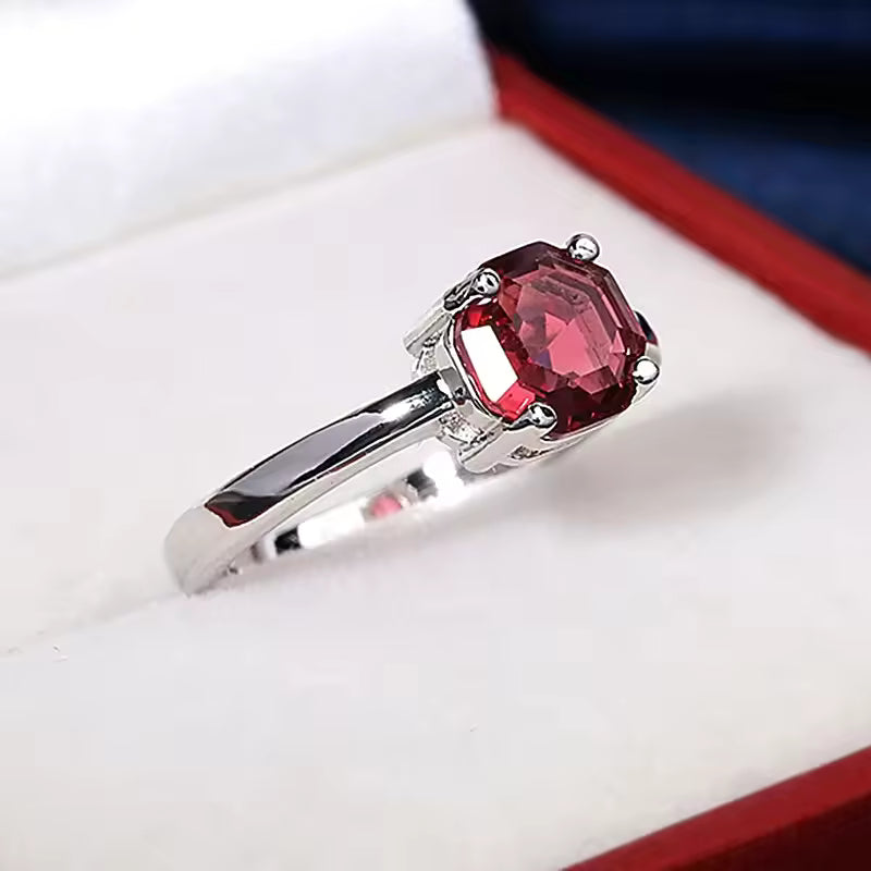 Anello rosso da donna a forma di uovo